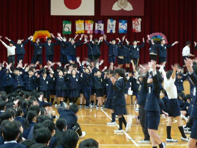 山口市立湯田小学校制服 これは助けないといけないやつだ」ミニバス帰りの小学生3人組 とっさ