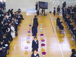 山口市立湯田小学校制服 山口市立湯田小学校で「青少年赤十字（JRC）加盟登録式」を行いました
